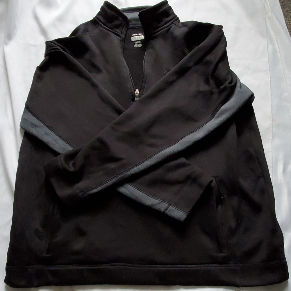 Black light wight RBK pull over